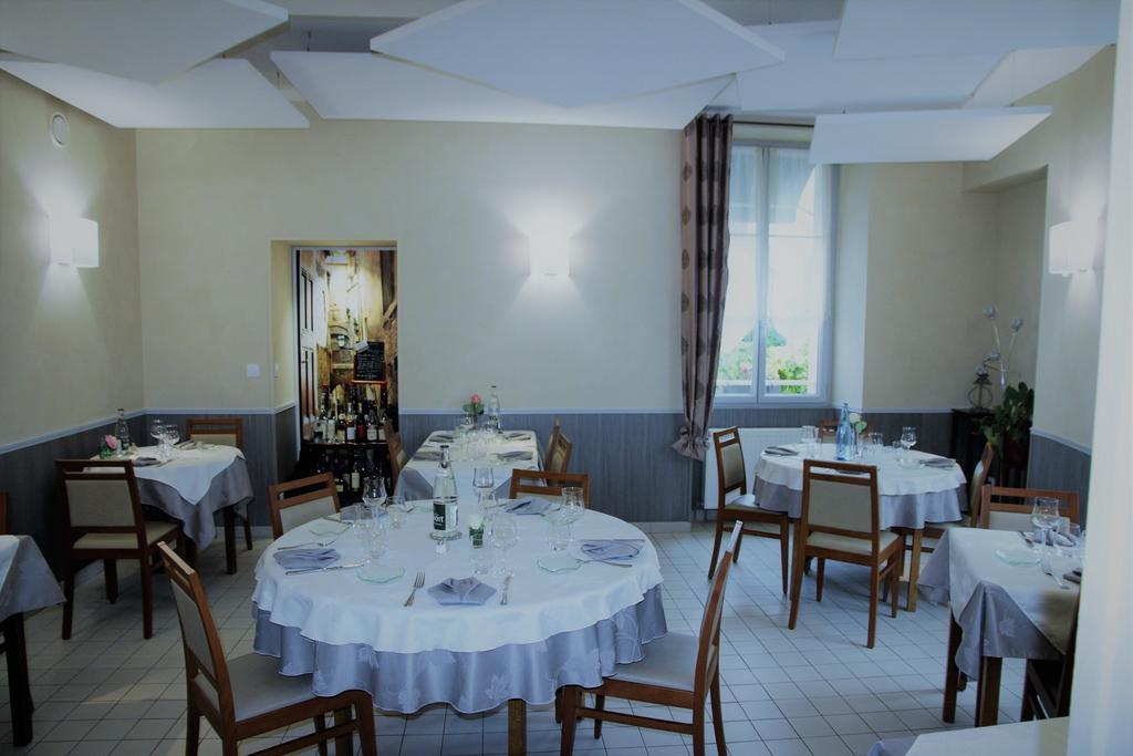 Auberge Du Cheval Blanc Beaumont-Pied-de-Boeuf  Bagian luar foto