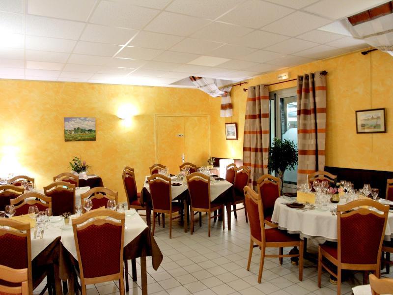 Auberge Du Cheval Blanc Beaumont-Pied-de-Boeuf  Bagian luar foto